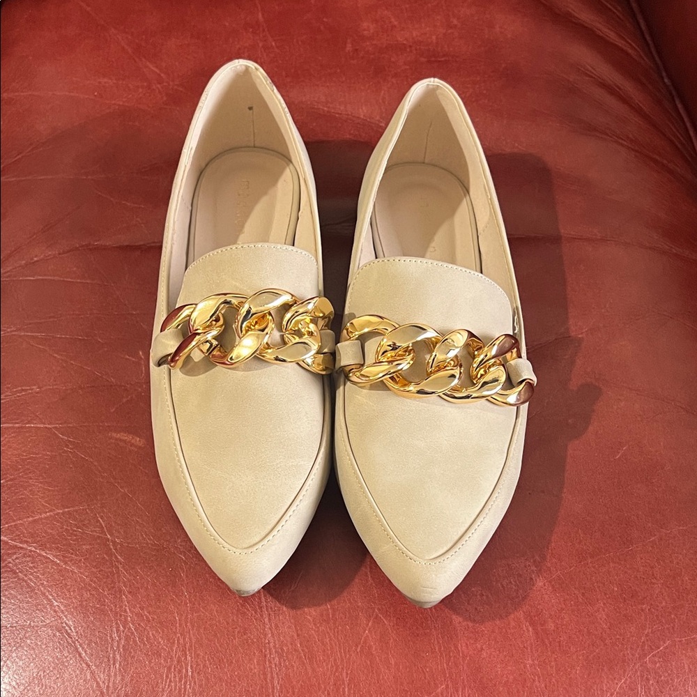 Women’s Cream Pointed Toe Loafers with Gold Chain